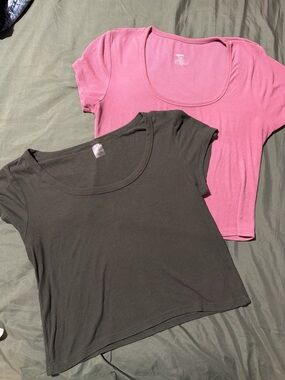 Bundle of 2 Scoop Neck Crop Tops - Pink & Olive